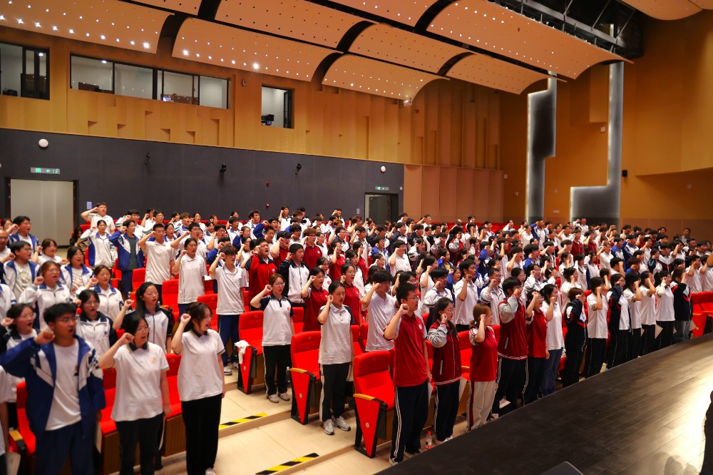 9.受助学生集体宣誓.JPG