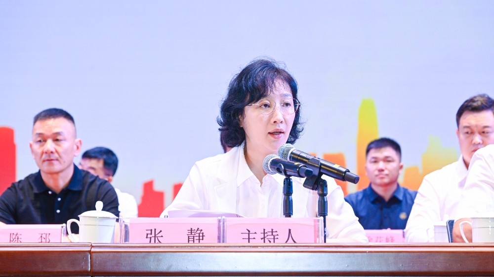 3.榆林市民政局党组书记张静主持仪式.jpg