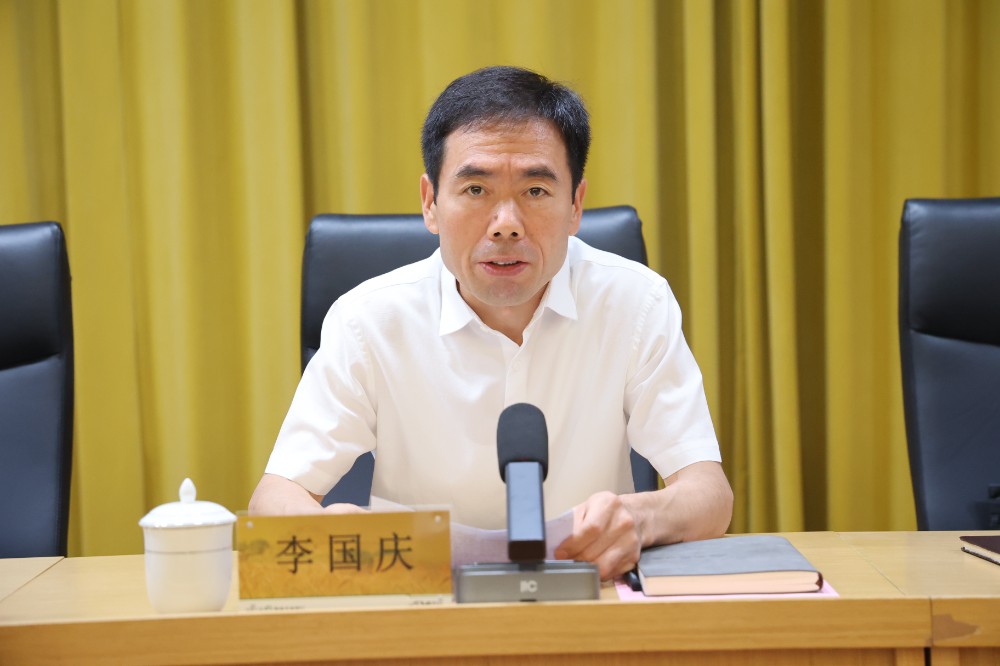 2.榆林农商银行党委书记、董事长李国庆致辞.JPG