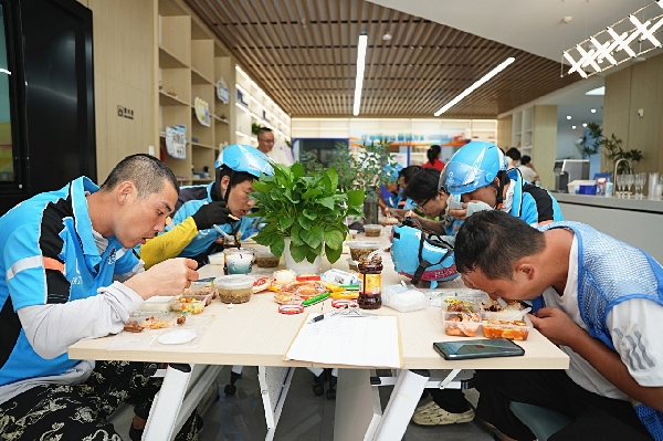 15675871207624_副本.jpg