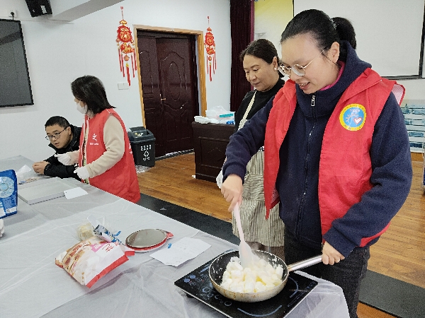 甜蜜相伴 关爱老人4_副本.jpg 甜蜜相伴 关爱老人4_副本.jpg