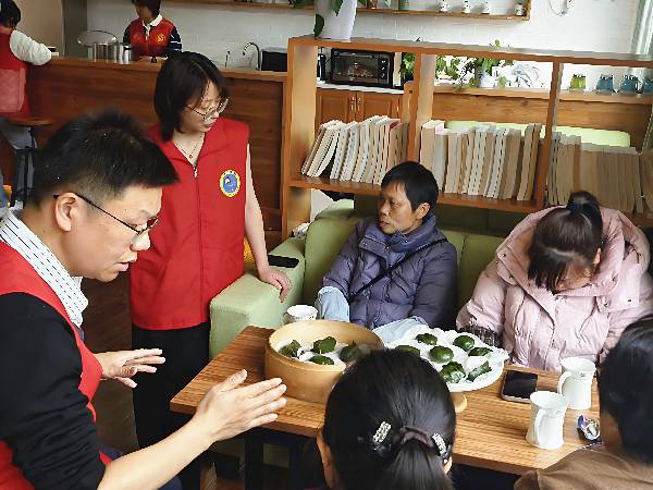 3月30日让陪伴者被陪伴——海璟园慈善团队举办首期陪读家长手作会 (2)_副本.png