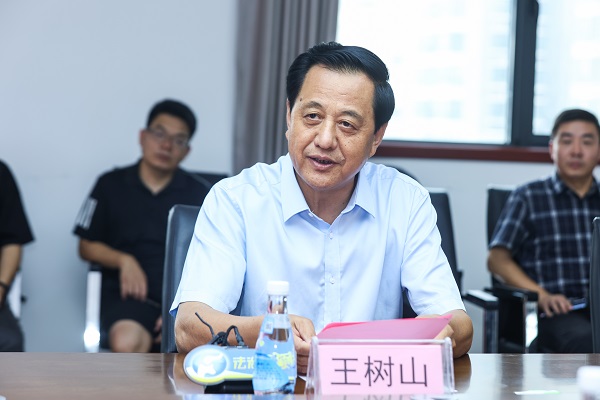 省政协原秘书长、省慈善总会副会长王树山主持仪式.jpg