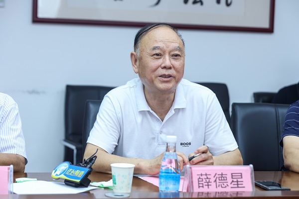 北京大学河南校友会会长、河南日报报业集团原总经理薛德星讲话.jpg