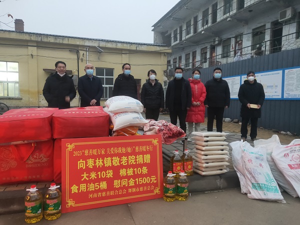 暖冬行走进枣林敬老院.jpg