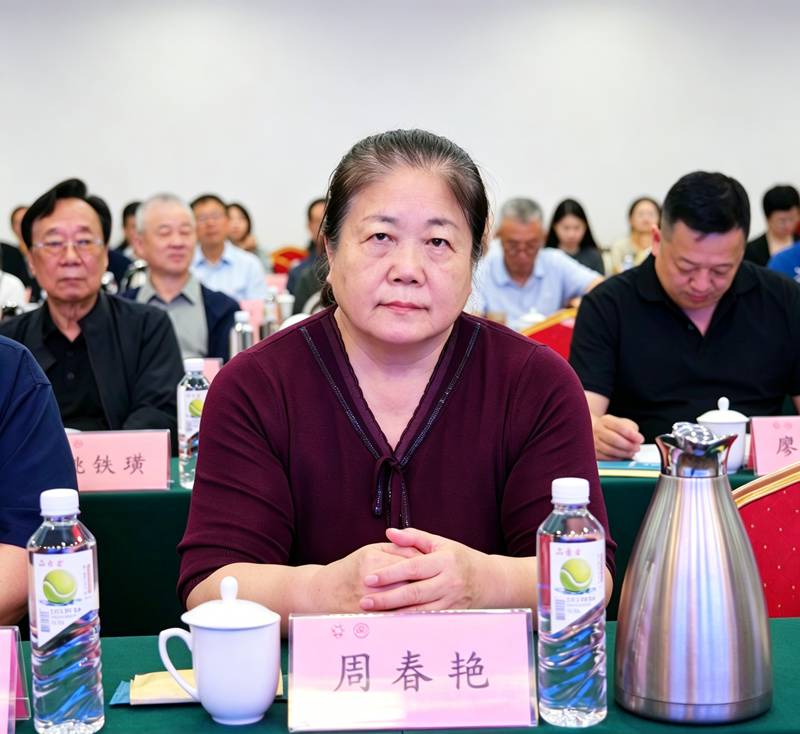 省慈善联合总会会长周春艳出席开班仪式.png