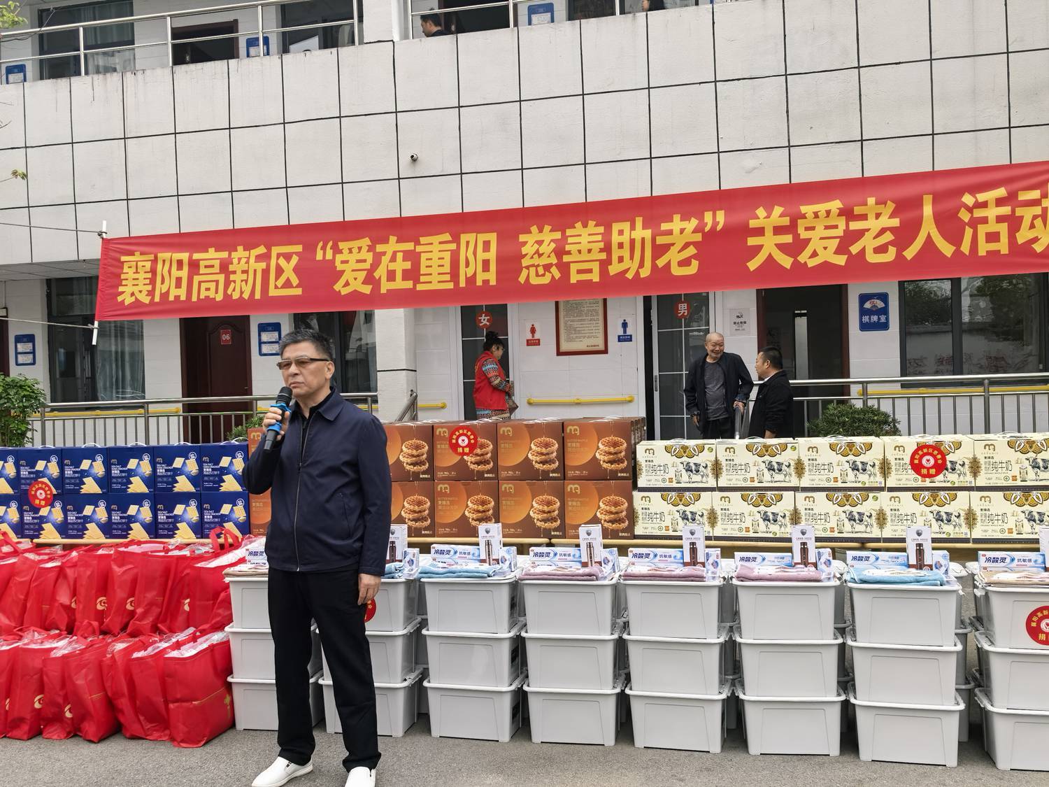 团山镇福利院院长许志强.jpg
