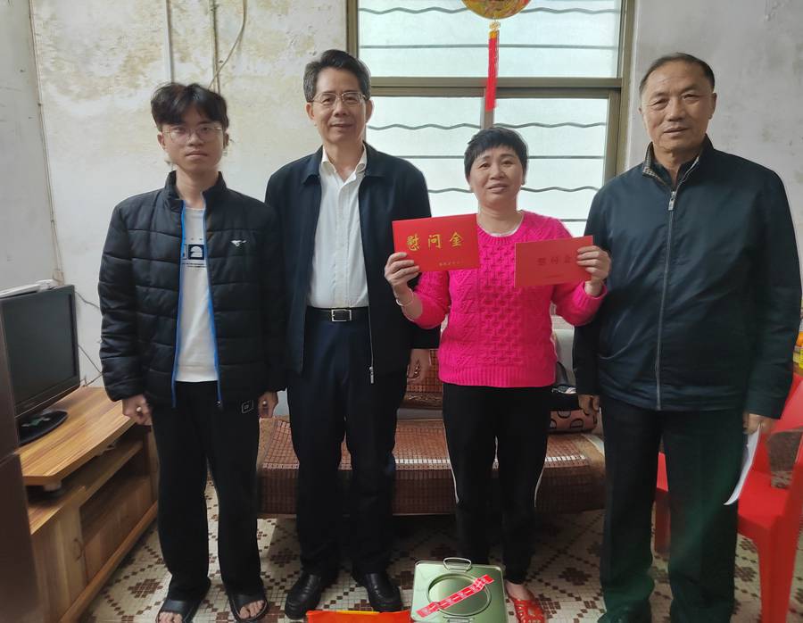 25年春节慰问图片2_副本.jpg